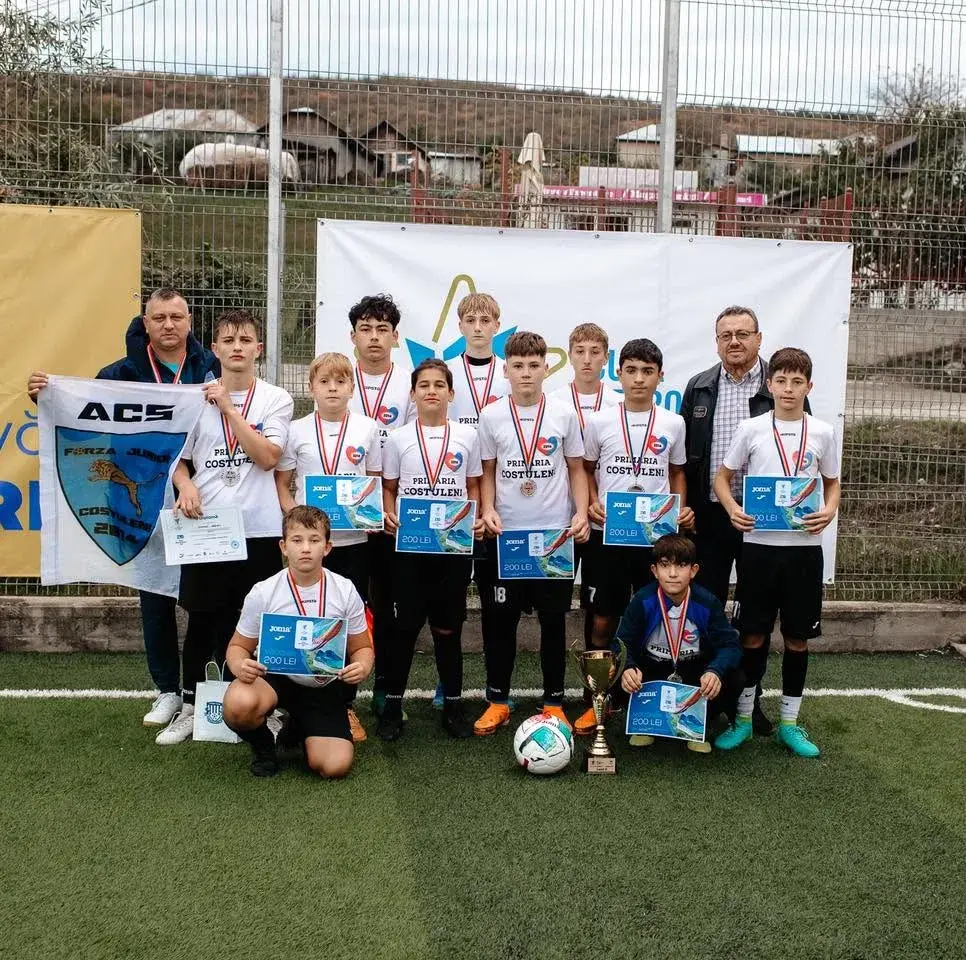 CS Forza Junior Costuleni, vicecampioana primei ediții, cu medalii, diplome și trofeu la Cupa Metropolitană de Fotbal U15 2025, organizată de ADI Zona Metropolitană Iași
